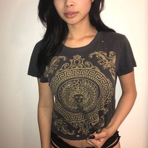 D I S T R E S S E D  G R A P H I C